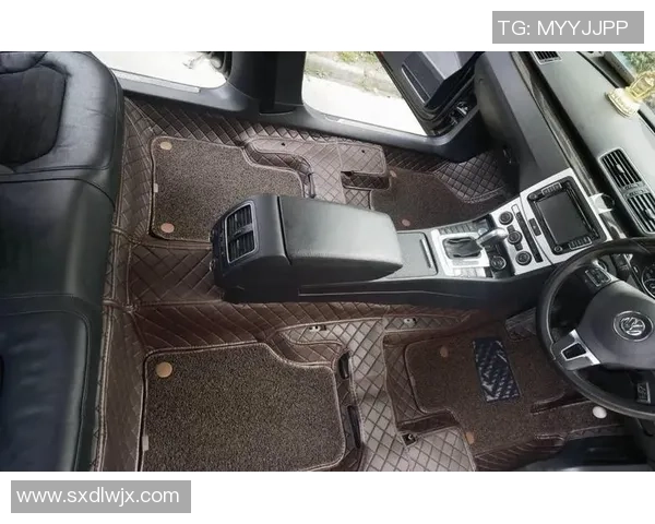 足球明星车载脚垫让你的爱车更具个性与运动魅力,尽显球场风范与时尚气息